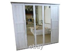 Armoire à portes battantes en bois avec miroir, étagères, barre de penderie et espace de rangement