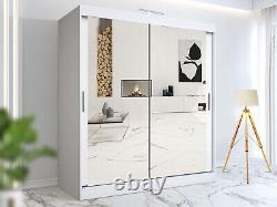 Armoire coulissante élégante pour chambre avec éclairage LED, grand espace de rangement et design