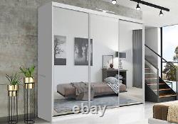 Armoire coulissante élégante pour chambre avec éclairage LED, grand espace de rangement et design